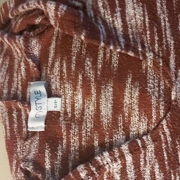 Woman's sweater - Picture 3 of 4
